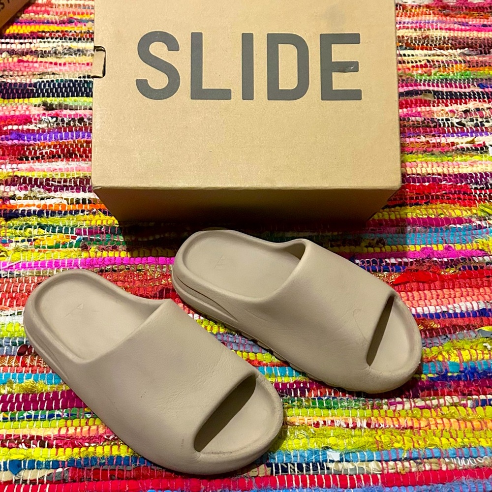 Yeezy Slides - ‘pure’ - size 5.5